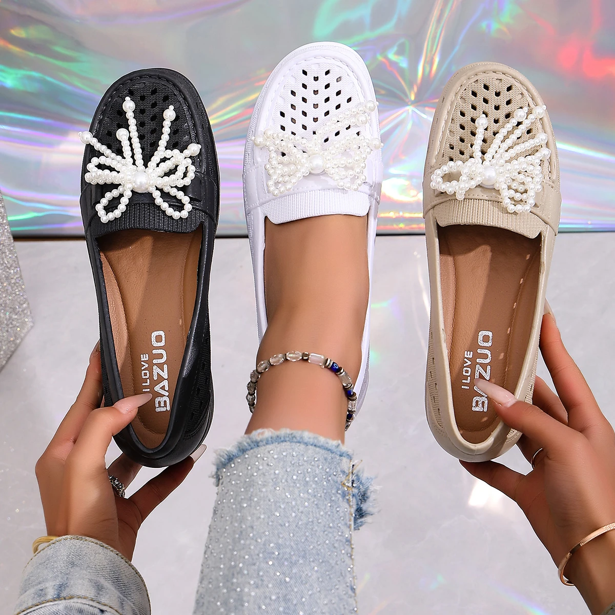Women's Fashion Selling Hollow Breathable Comfortable Low-top Shoes Spring and Summer Beaded Bow Decorative Wedge Casual Shoes.
Women's Fashion Selling Hollow Breathable Comfortable Low-top Shoes Spring and Summer Beaded Bow Decorative Wedge Casual Shoes.