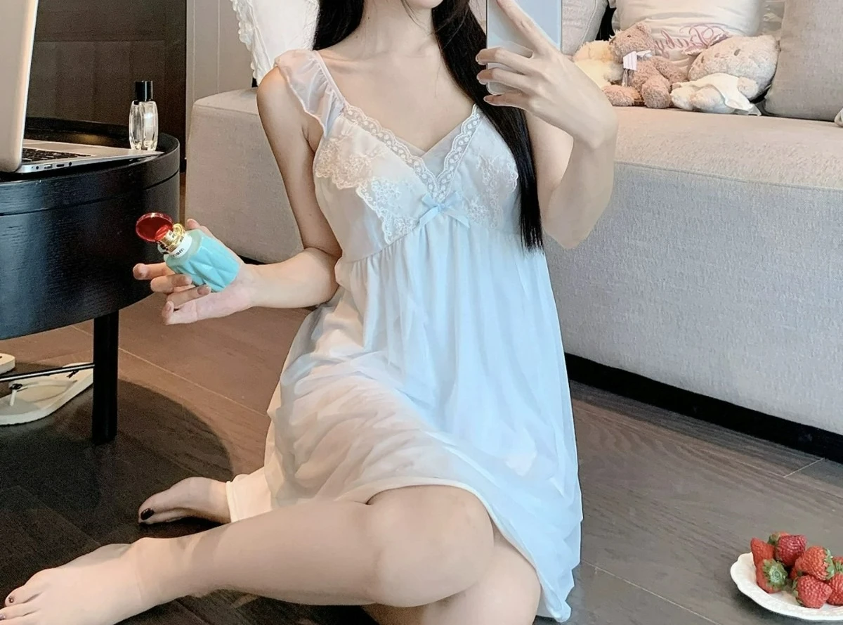 2026 New Summer Suspender Long Ice Silk Nightdress Women with Chest Pad Can Wear Pajamas Loungewear
2026 New Summer Suspender Long Ice Silk Nightdress Women with Chest Pad Can Wear Pajamas Loungewear