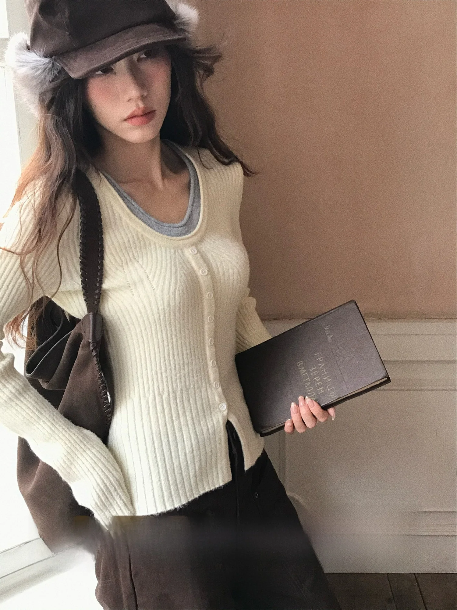 Korean Sle Slim Fit ort Knitted Sweater Women's Thiened Fake Two-Piece Color Blo Long Sve round Ne Cardigan
Korean Sle Slim Fit ort Knitted Sweater Women's Thiened Fake Two-Piece Color Blo Long Sve round Ne Cardigan
