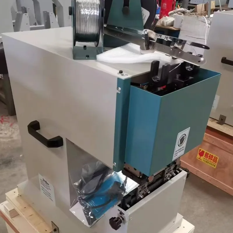 Степлер с двойной головкой и седлом, двойной степлер DX8703H, электрический автоматический 80 раз/мин, толщина переплета 0,2-5 мм с высокой скоростью 
Степлер с двойной головкой и седлом, двойной степлер DX8703H, электрический автоматический 80 раз/мин, толщина переплета 0,2-5 мм с высокой скоростью