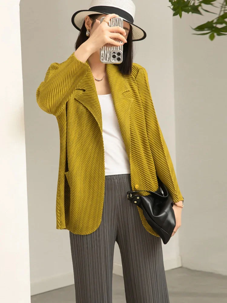 Pleated Blazers For Women 2025 Spring New Lapel Single Breasted Long Sleeves Coat Female Fashion 2DA3117
Pleated Blazers For Women 2025 Spring New Lapel Single Breasted Long Sleeves Coat Female Fashion 2DA3117
