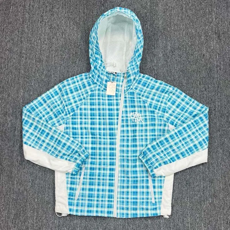 Новые поступления, куртка MERTRA, уличная одежда, модная клетчатая верхняя одежда на молнии со скосом, ветровка с капюшоном Mertra, куртки
Новые поступления, куртка MERTRA, уличная одежда, модная клетчатая верхняя одежда на молнии со скосом, ветровка с капюшоном Mertra, куртки