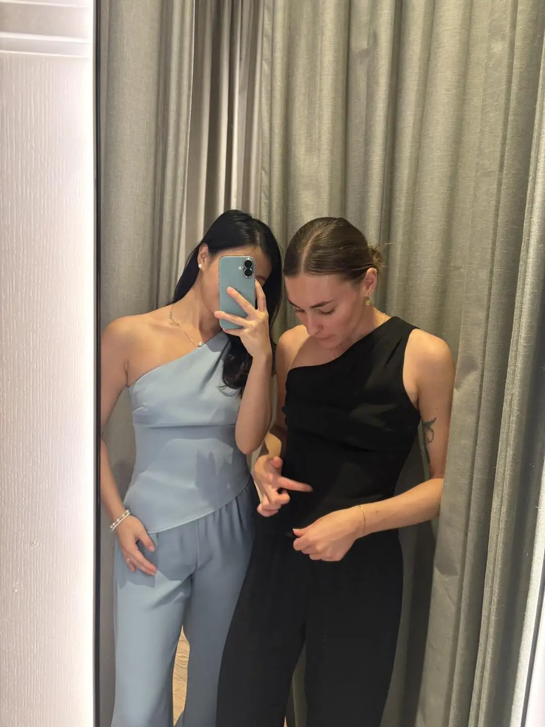 Асимметричный женский матовый комплект Sle Bal Svel на одно плечо и длинные брюки, облегающий однотонный комплект
Асимметричный женский матовый комплект Sle Bal Svel на одно плечо и длинные брюки, облегающий однотонный комплект