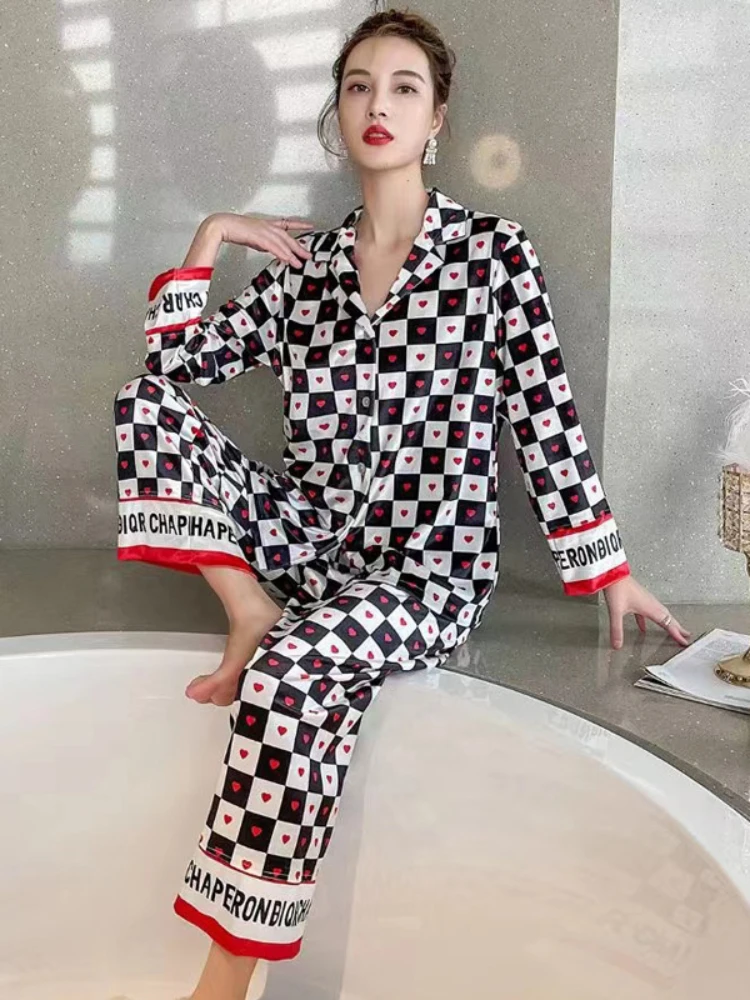 2024 Spring Autumn New Korean Edition Pajamas Simple Black White Plaid Long Sleeves Long Pants Fashion Home Clothing
2024 Spring Autumn New Korean Edition Pajamas Simple Black White Plaid Long Sleeves Long Pants Fashion Home Clothing