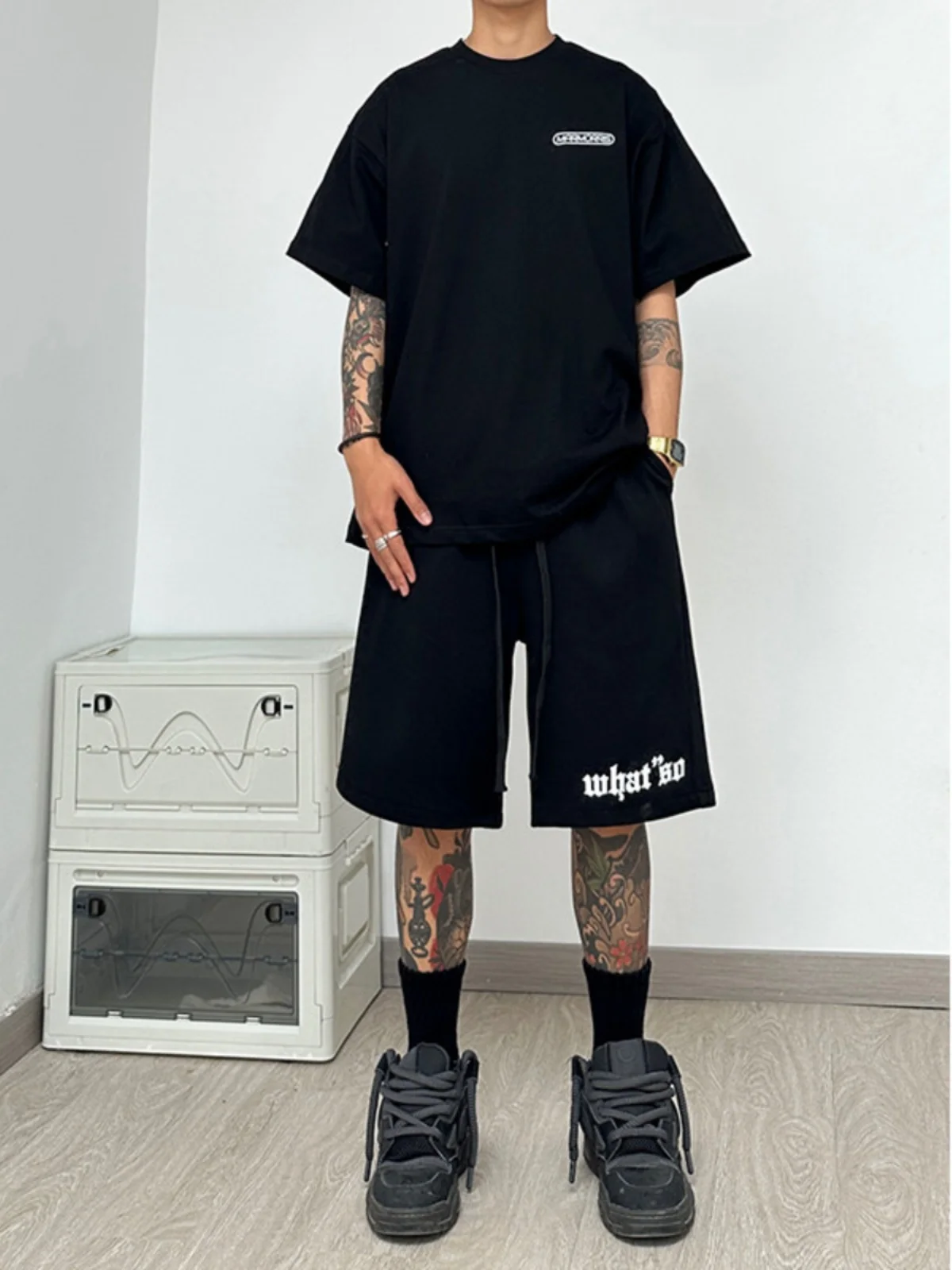 Мужские спортивные шорты American Style, черные, утяжеленные, 5-точечные, для хип-хопа и баскетбола, прямого кроя, не требующие глажки, летние, повседневные
Мужские спортивные шорты American Style, черные, утяжеленные, 5-точечные, для хип-хопа и баскетбола, прямого кроя, не требующие глажки, летние, повседневные