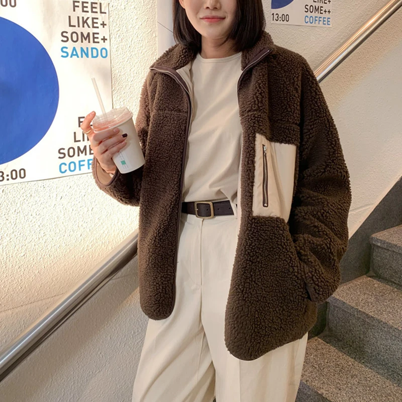 Женская ретро-куртка из овечьего вельвета с длинными рукавами D32, осенне-зимняя верхняя одежда, двусторонняя, теплая, уличный стиль, свободный крой, на молнии
Женская ретро-куртка из овечьего вельвета с длинными рукавами D32, осенне-зимняя верхняя одежда, двусторонняя, теплая, уличный стиль, свободный крой, на молнии