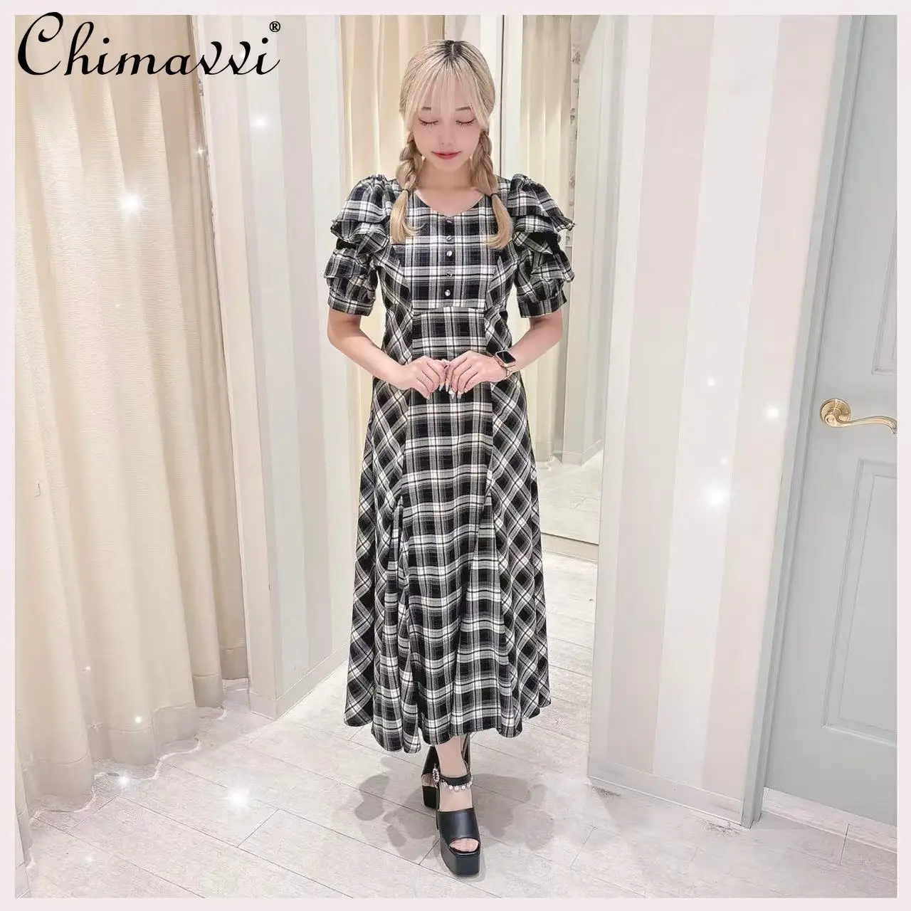 Japanese Sweet Plaid Bow Lace V-neck Buttoned Large Hem Dress 2025 Autumn New Fashion Slim Fit Elegant Long Women's Dress
Japanese Sweet Plaid Bow Lace V-neck Buttoned Large Hem Dress 2025 Autumn New Fashion Slim Fit Elegant Long Women's Dress