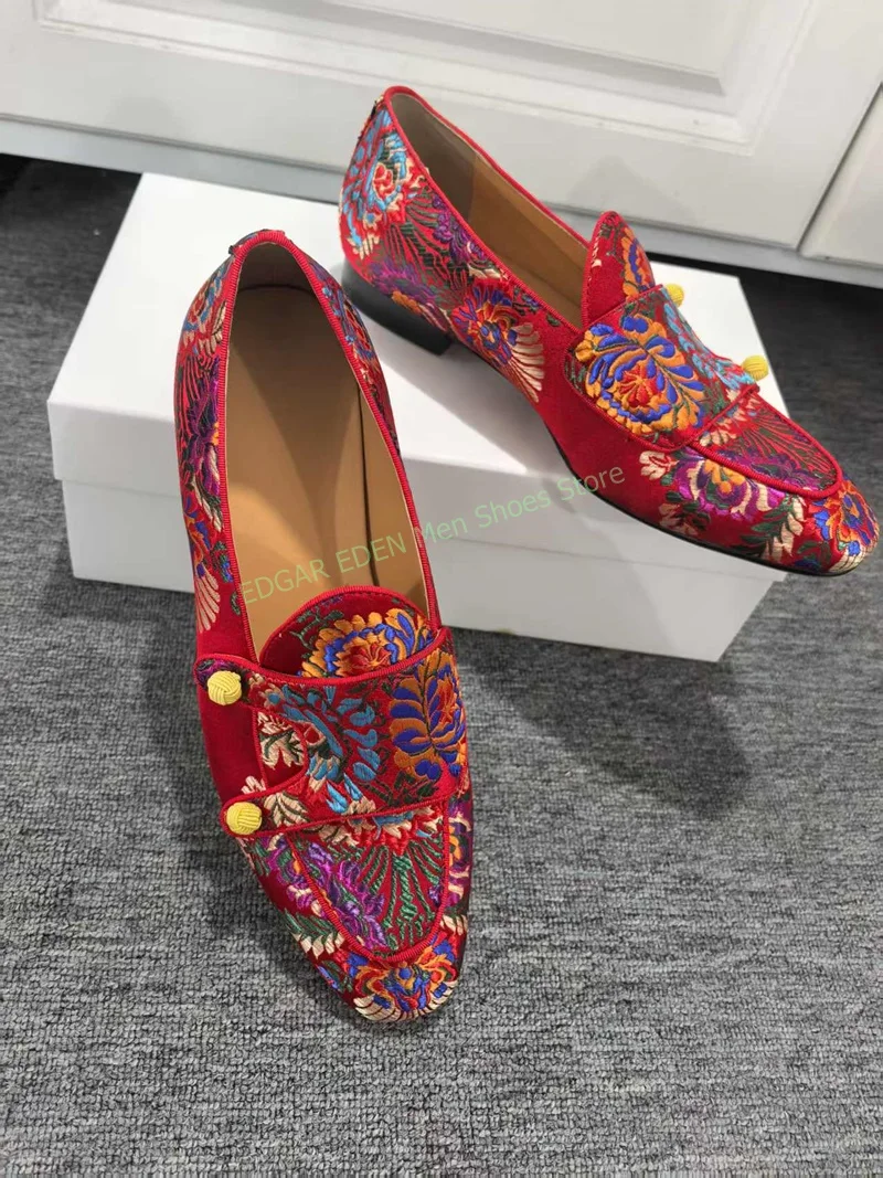 Men Embroidered Red Loafer Single Shoes Flat Heel Breatheable Suede Male Round Toe Party Wedding Formal Single Loafer Shoes 
Men Embroidered Red Loafer Single Shoes Flat Heel Breatheable Suede Male Round Toe Party Wedding Formal Single Loafer Shoes