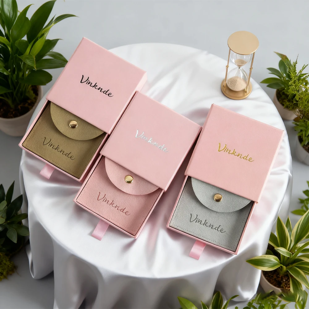 Коробки для ящиков с логотипом, персонализированный бумажный футляр для ювелирных изделий, свадебная сумка-защелка, ожерелье, браслет, кольца, портативные сумки для хранения, 24 шт.
Коробки для ящиков с логотипом, персонализированный бумажный футляр для ювелирных изделий, свадебная сумка-защелка, ожерелье, браслет, кольца, портативные сумки для хранения, 24 шт.