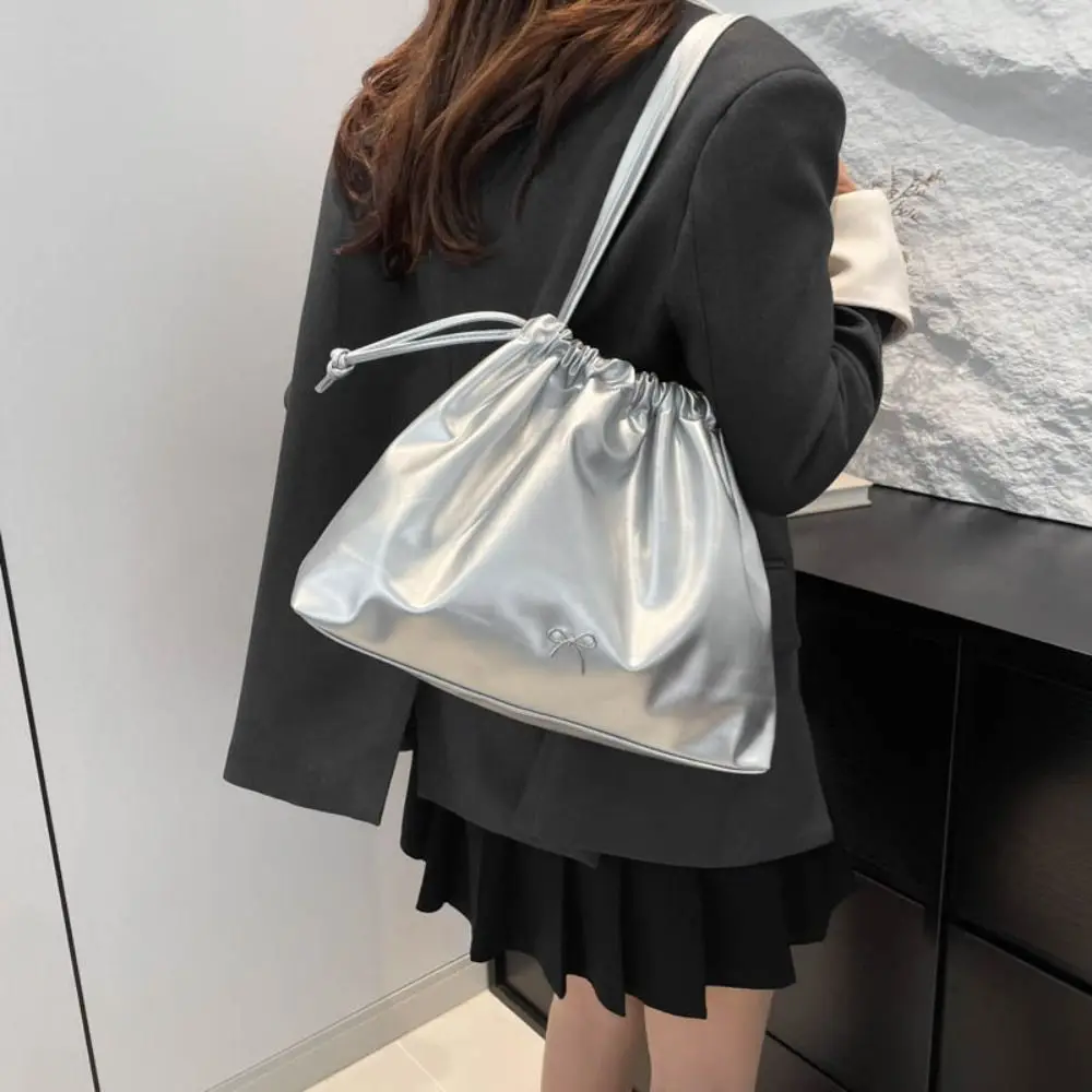 Large Capacity Drawstring Shoulder Bag Bow Solid Color PU Dumpling Bag Korean Style Fashion Design French Style Handbag Shopping
Large Capacity Drawstring Shoulder Bag Bow Solid Color PU Dumpling Bag Korean Style Fashion Design French Style Handbag Shopping