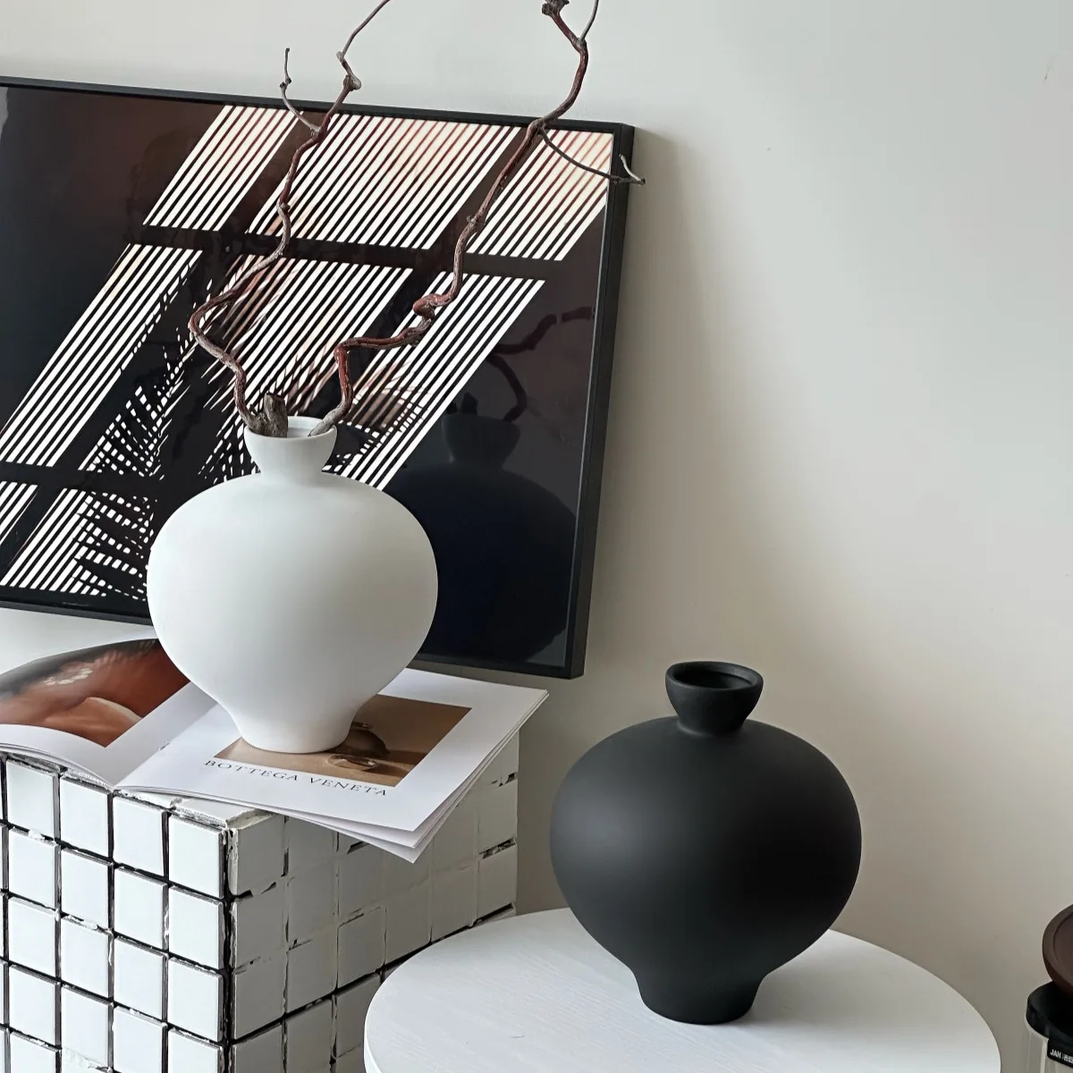 Black Ceramic Flower Vase Niche Creative Floral Arrangement Container Elegant Desktop Art Ornament Household Home Decor Vase
Black Ceramic Flower Vase Niche Creative Floral Arrangement Container Elegant Desktop Art Ornament Household Home Decor Vase