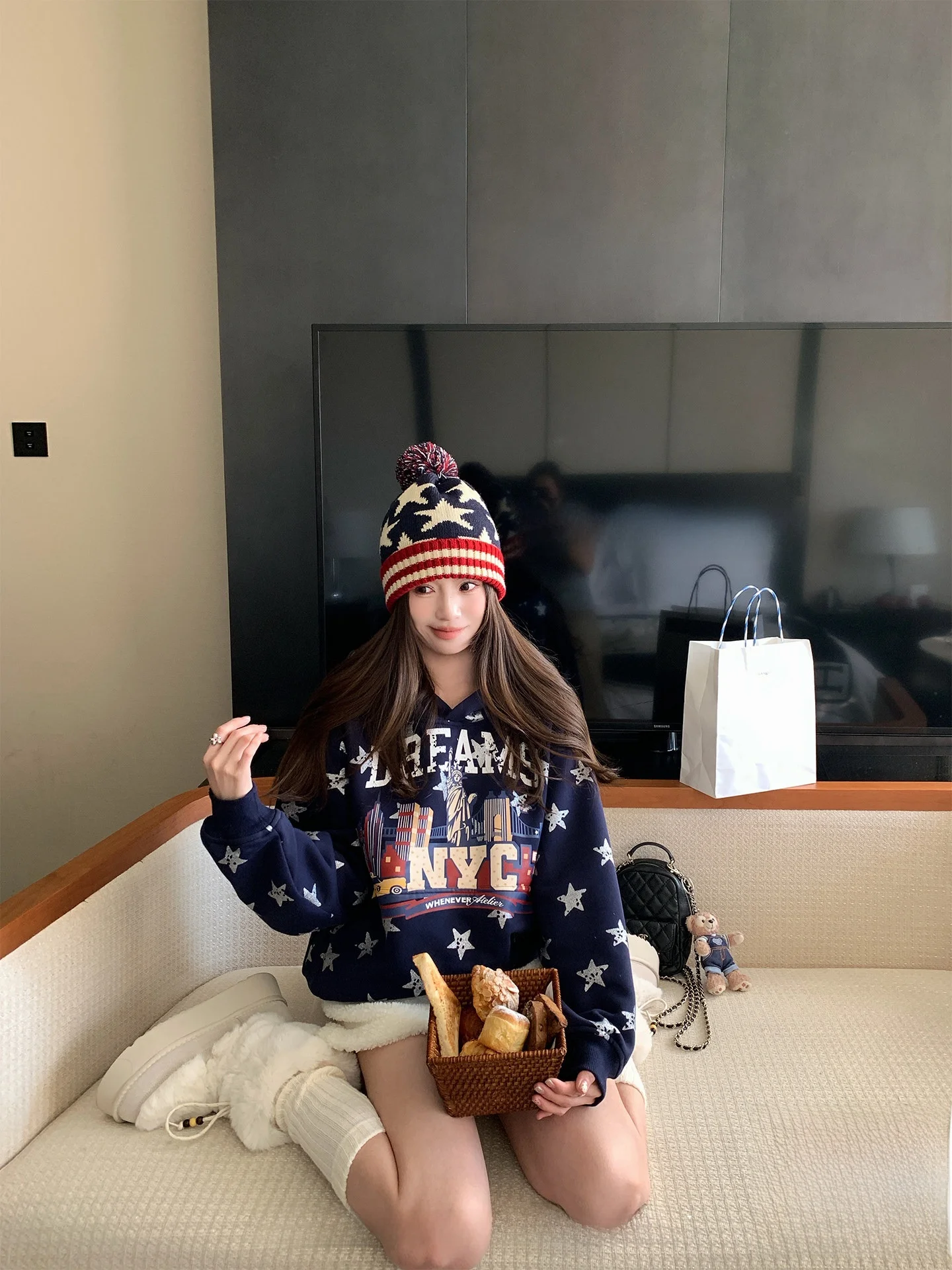 FF BLUE West Coast Girls High 42 Cotton Fleece Lined Thickened Loose American Retro Sweatshirt with Stars Standard Fit Hoodie
FF BLUE West Coast Girls High 42 Cotton Fleece Lined Thickened Loose American Retro Sweatshirt with Stars Standard Fit Hoodie