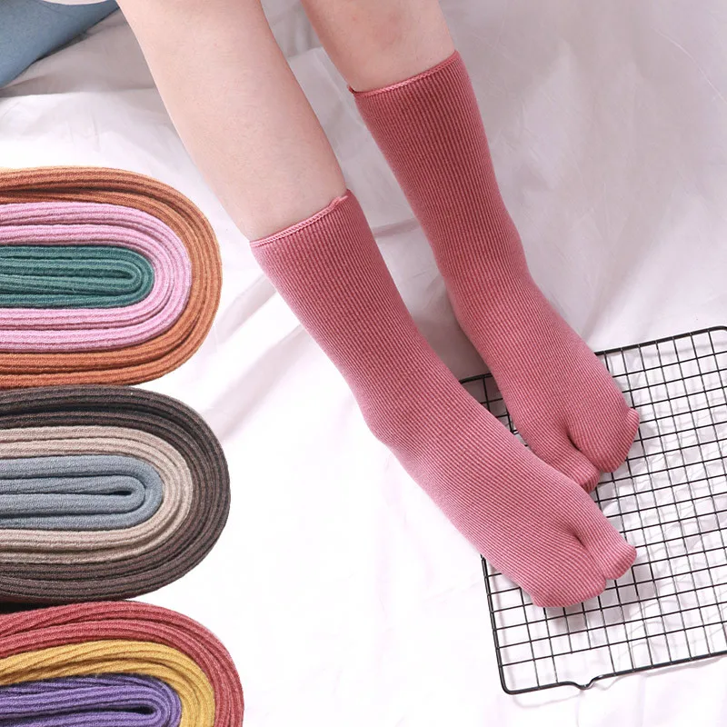 Women's Autumn and Winter Plus Velvet Split Toe Snow Socks Colorful Fleece-lined and Thickened Warm Mid Tube Home Floor Socks
Women's Autumn and Winter Plus Velvet Split Toe Snow Socks Colorful Fleece-lined and Thickened Warm Mid Tube Home Floor Socks