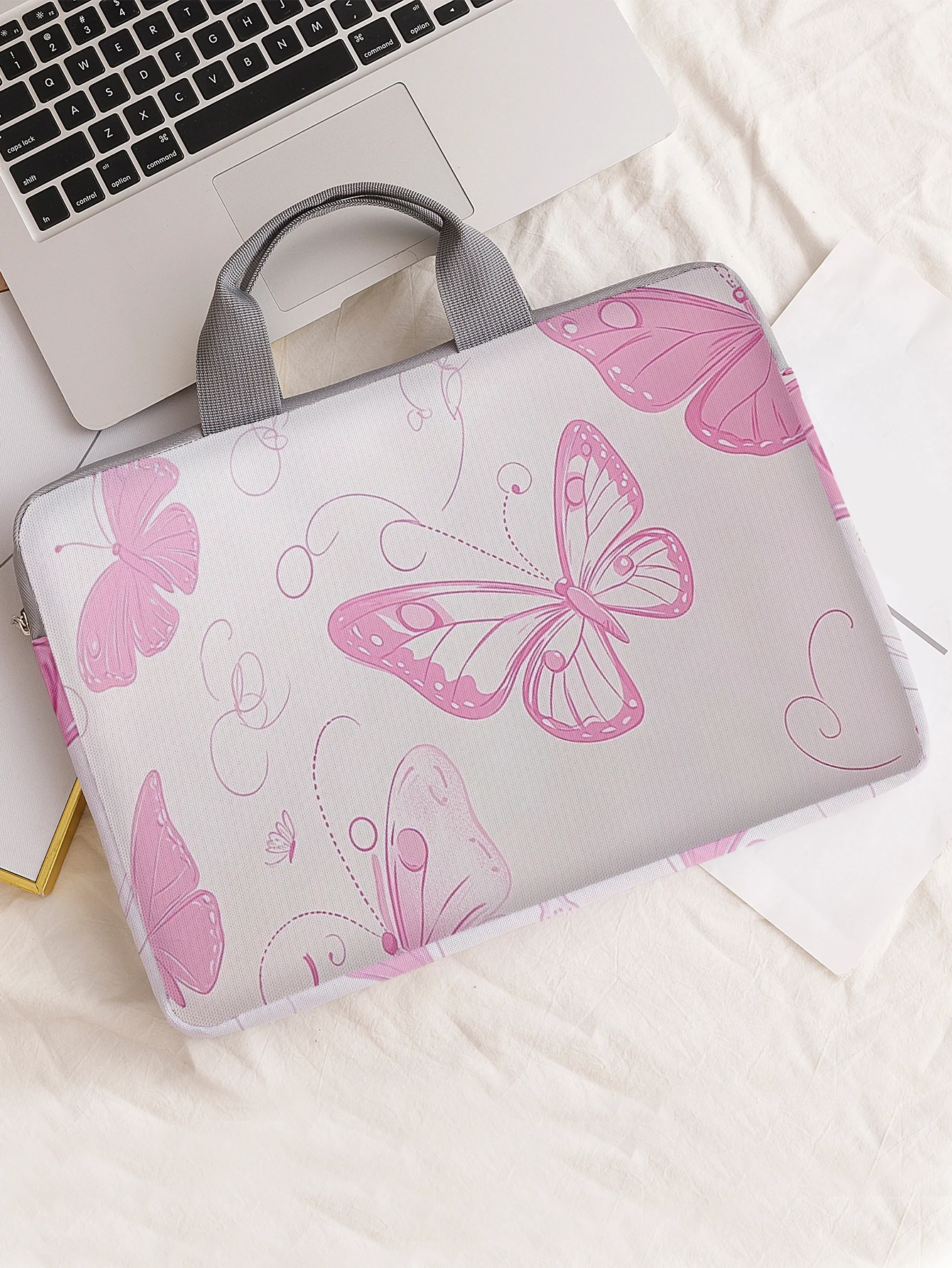One Set, Two Styles, Pink Butterflies Pattern Printed Laptop Sleeve, Briefcase, Suitable for 14-inch Laptops
One Set, Two Styles, Pink Butterflies Pattern Printed Laptop Sleeve, Briefcase, Suitable for 14-inch Laptops