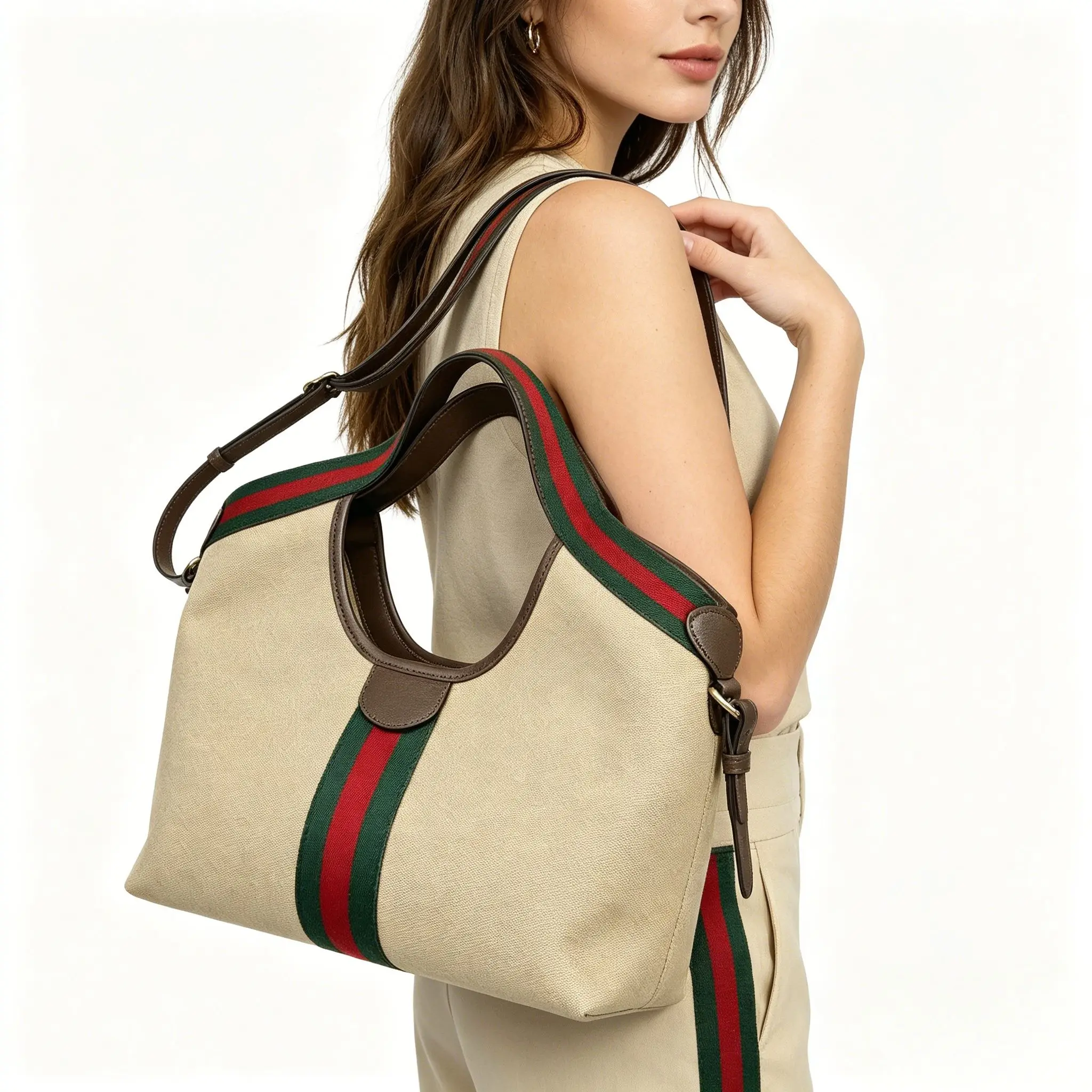 Genuine leather single-shoulder bag with signature red and green stripe detail and adjustable shoulder strap.
Genuine leather single-shoulder bag with signature red and green stripe detail and adjustable shoulder strap.