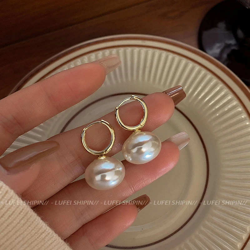 French Retro Pearl Hoop Earrings for Women Girls Advanced Simple Ins Temperament Luxury Elegant Korean Party Wedding Jewelry
French Retro Pearl Hoop Earrings for Women Girls Advanced Simple Ins Temperament Luxury Elegant Korean Party Wedding Jewelry