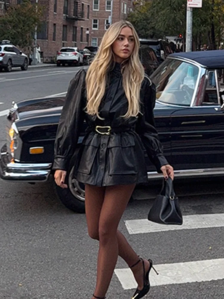 Женская модная элегантная черная куртка из искусственной кожи, шикарное пальто с длинным рукавом и высоким воротом, регулируемой талией, новая уличная верхняя одежда
Женская модная элегантная черная куртка из искусственной кожи, шикарное пальто с длинным рукавом и высоким воротом, регулируемой талией, новая уличная верхняя одежда