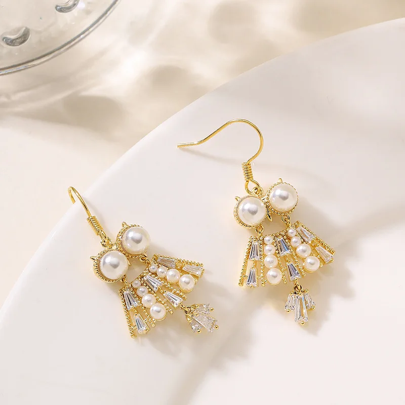 Fashionable and sweet temperament, fairy style, sparkling zircon pearl tassel earrings, light luxury and high-end earrings
Fashionable and sweet temperament, fairy style, sparkling zircon pearl tassel earrings, light luxury and high-end earrings