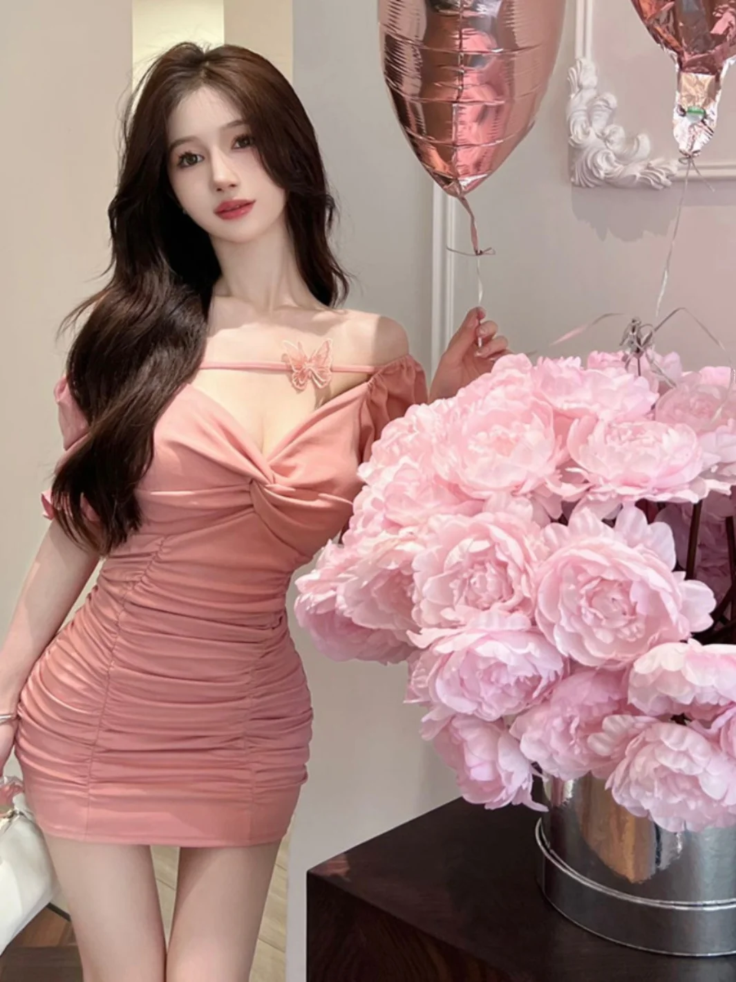 Summer 2024 Women's Slim Fit Low Cut One Shoulder Dress Knot High Waist Short Skirt Pure Color Folded Bodycon ...
Summer 2024 Women's Slim Fit Low Cut One Shoulder Dress Knot High Waist Short Skirt Pure Color Folded Bodycon ...