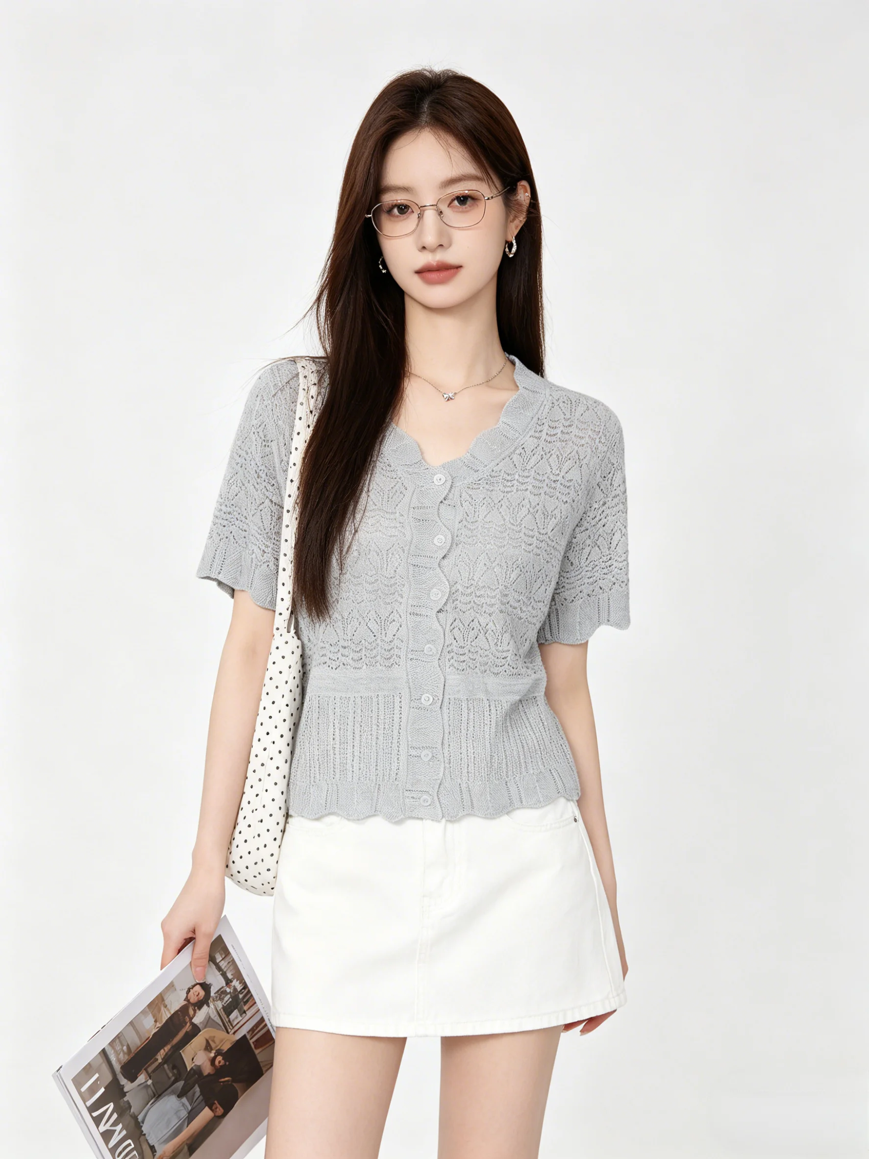 Chic Light Grey V-Neck Short Sleeve Knitted Open Cardigan Floral Embroidery Design Skin-Friendly Slimming Summer New Women's ...
Chic Light Grey V-Neck Short Sleeve Knitted Open Cardigan Floral Embroidery Design Skin-Friendly Slimming Summer New Women's ...