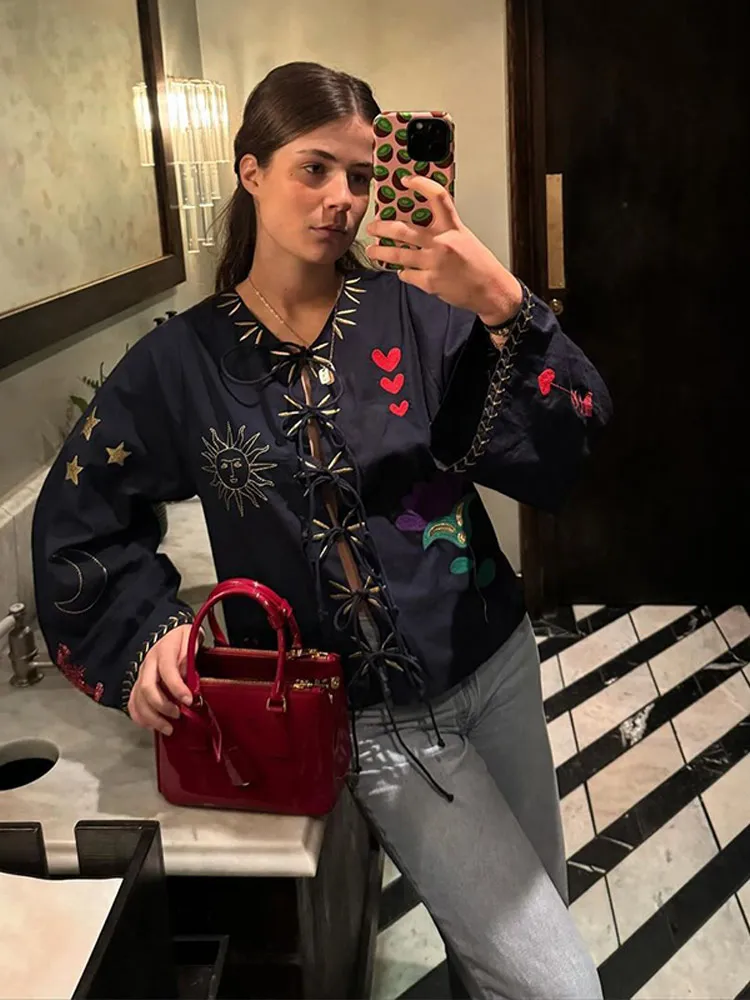 Fashion Lace Up Hollow Out Print Embroidery Cardigan For Women Chic O-neck Long Sleeve Loose Coat 2024 New Lady Casual Outerwear
Fashion Lace Up Hollow Out Print Embroidery Cardigan For Women Chic O-neck Long Sleeve Loose Coat 2024 New Lady Casual Outerwear