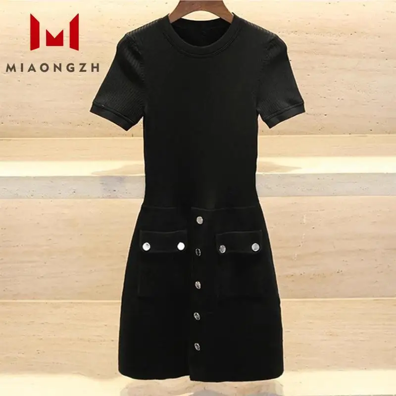 Slimming Black Luxury Knitted Dress For Women O Neck Short Sleeve Metal Buttons 2024 New Summer Fashion Pullover Party Dresses
Slimming Black Luxury Knitted Dress For Women O Neck Short Sleeve Metal Buttons 2024 New Summer Fashion Pullover Party Dresses