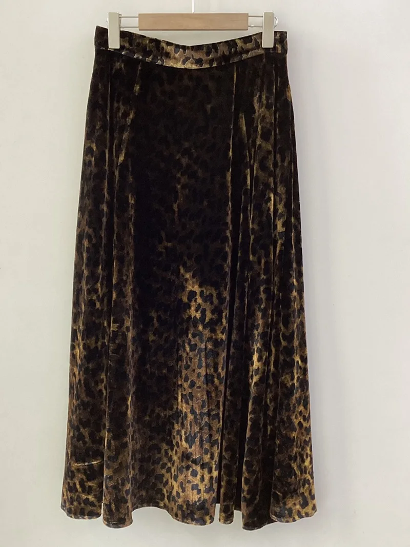 Leopard Print Women's Velvet Sling Dress Spring 2025 High Waist A-Line Pleated Vintage Ladies Midi Jupe
Leopard Print Women's Velvet Sling Dress Spring 2025 High Waist A-Line Pleated Vintage Ladies Midi Jupe