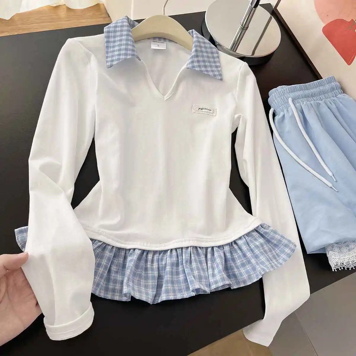 Girls' Spring and Autumn Splicing Long Sleeve T-shirt Fashion New Mid sized Children's Western Style Fake Two piece Top
Girls' Spring and Autumn Splicing Long Sleeve T-shirt Fashion New Mid sized Children's Western Style Fake Two piece Top