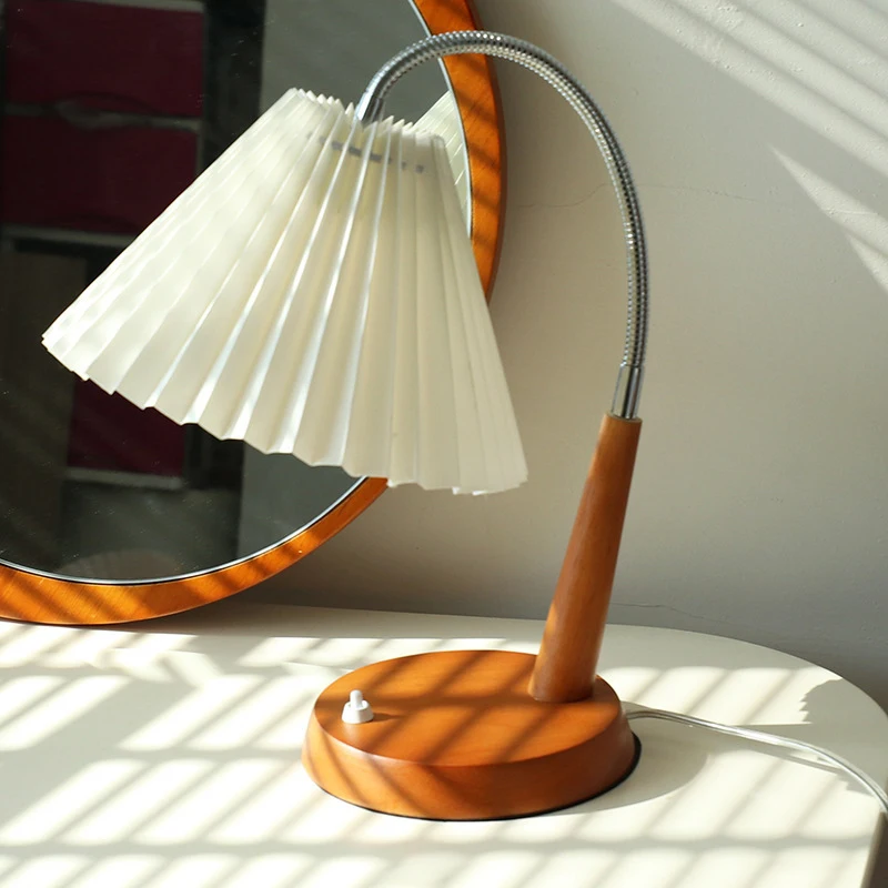 Simple LED Table Lamp Bedroom Living Room Bedside Retro Bar Coffee Dining Desktop Decoration Night Light Solid Wood Desk Lamps
Simple LED Table Lamp Bedroom Living Room Bedside Retro Bar Coffee Dining Desktop Decoration Night Light Solid Wood Desk Lamps