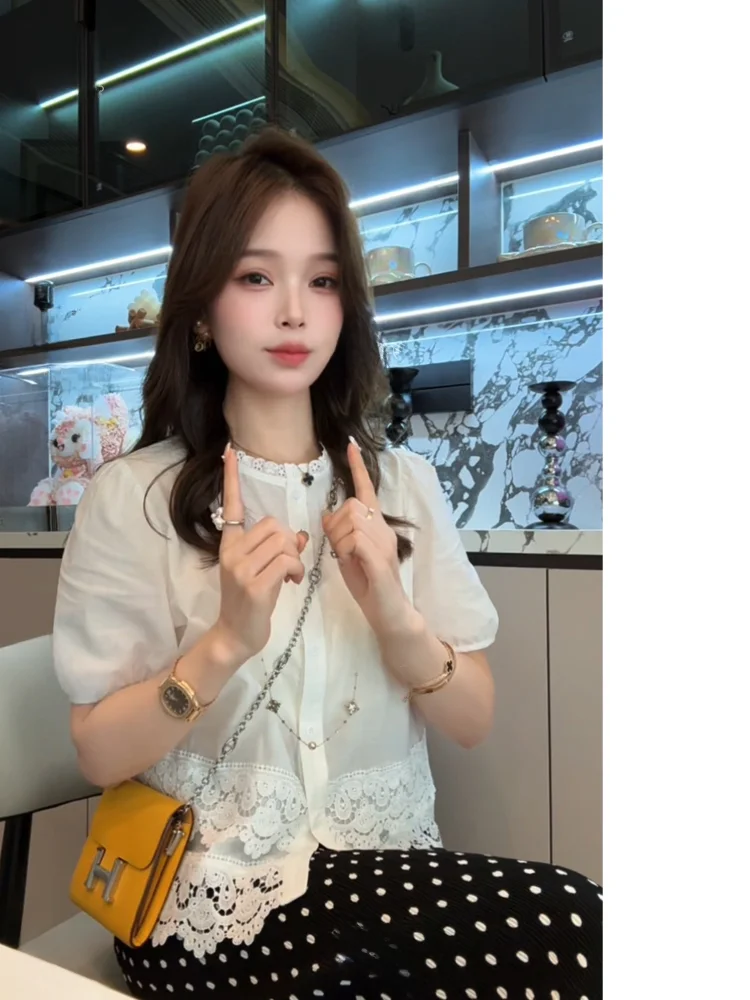 Xuanxuanchen Romantic Early Summer New Style Women's Lace Trim Short Sleeve Shirt Fashionable Top Casual Loose Fit round Neck
Xuanxuanchen Romantic Early Summer New Style Women's Lace Trim Short Sleeve Shirt Fashionable Top Casual Loose Fit round Neck