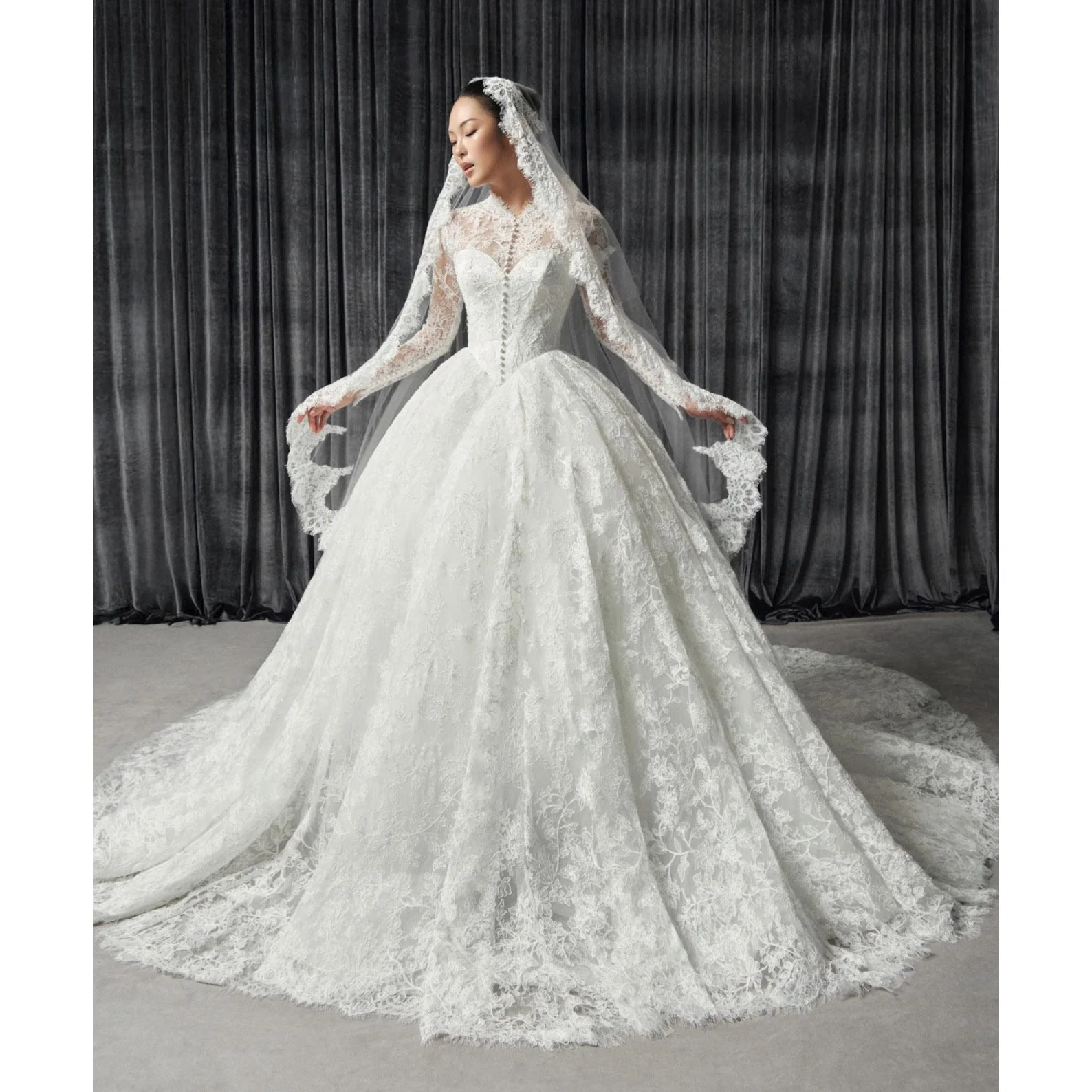 Luxury White Lace Ball Dress Wedding Dress High Collar Long Sleeve Tight corset Cathedral Train A-line Bridal Dress Customized
Luxury White Lace Ball Dress Wedding Dress High Collar Long Sleeve Tight corset Cathedral Train A-line Bridal Dress Customized