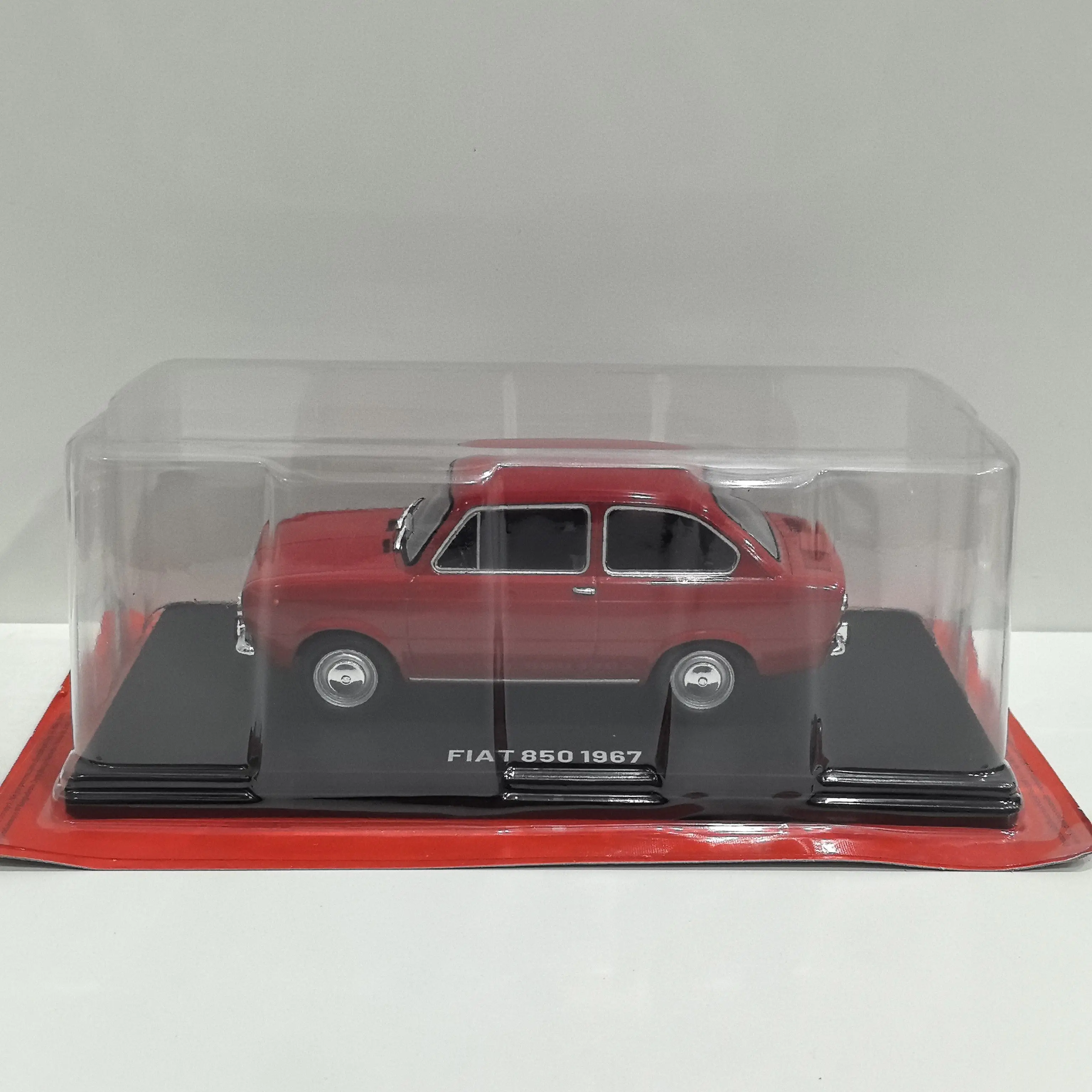 Diecast IXO 1/24 Scale 850 1967 W6 Alloy Car Model
Diecast IXO 1/24 Scale 850 1967 W6 Alloy Car Model