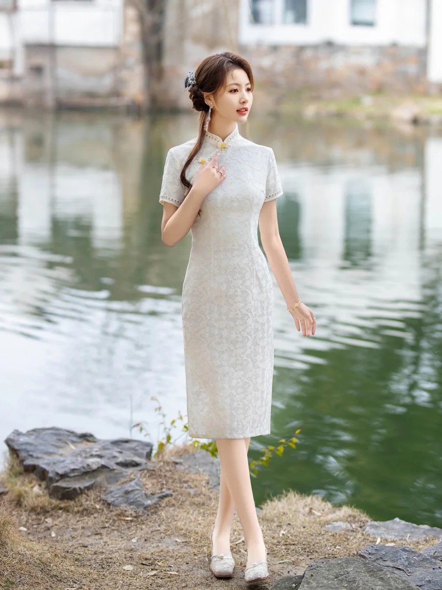 Summer Embroidery Lace Mid Length Qipao Temperament Slim Women Short Sleeve Chiffon Cheongsam
Summer Embroidery Lace Mid Length Qipao Temperament Slim Women Short Sleeve Chiffon Cheongsam