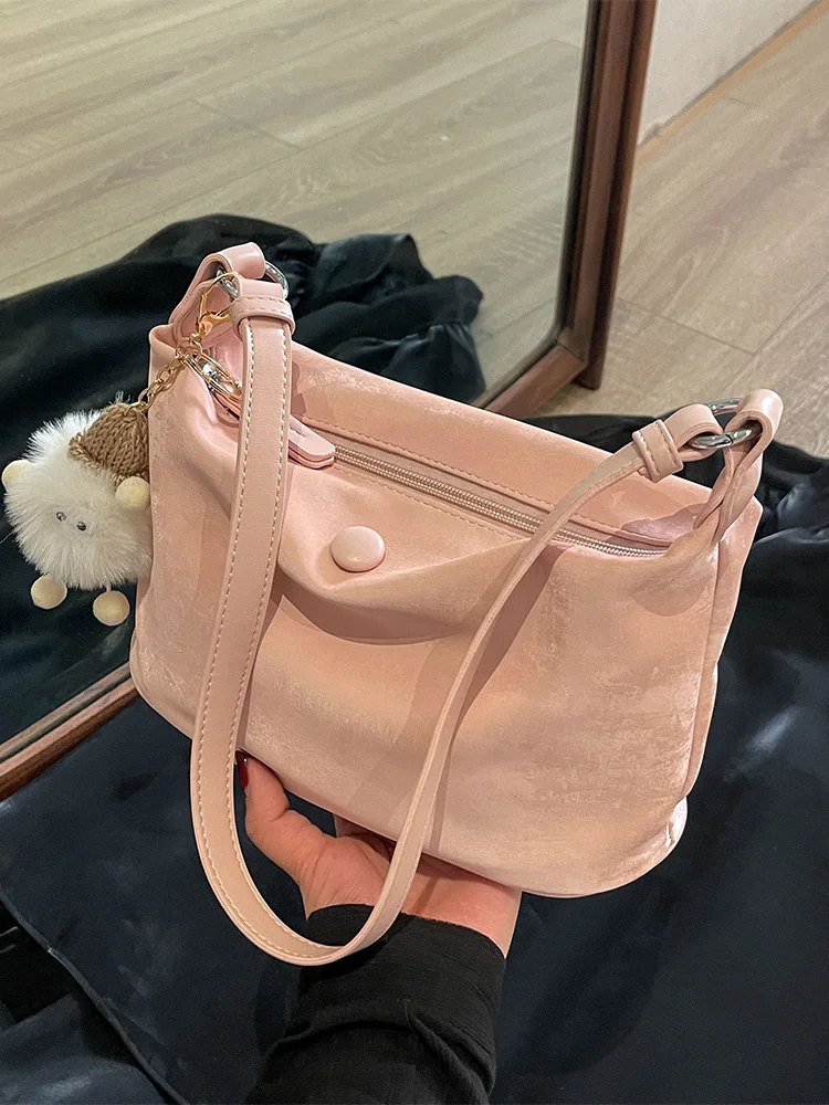Fashionable Bucket Bag Women's Commuter Crossbody Bag Stylish Versatile Single Shoulder Bag Soft Handbag Casual Simple Style
Fashionable Bucket Bag Women's Commuter Crossbody Bag Stylish Versatile Single Shoulder Bag Soft Handbag Casual Simple Style