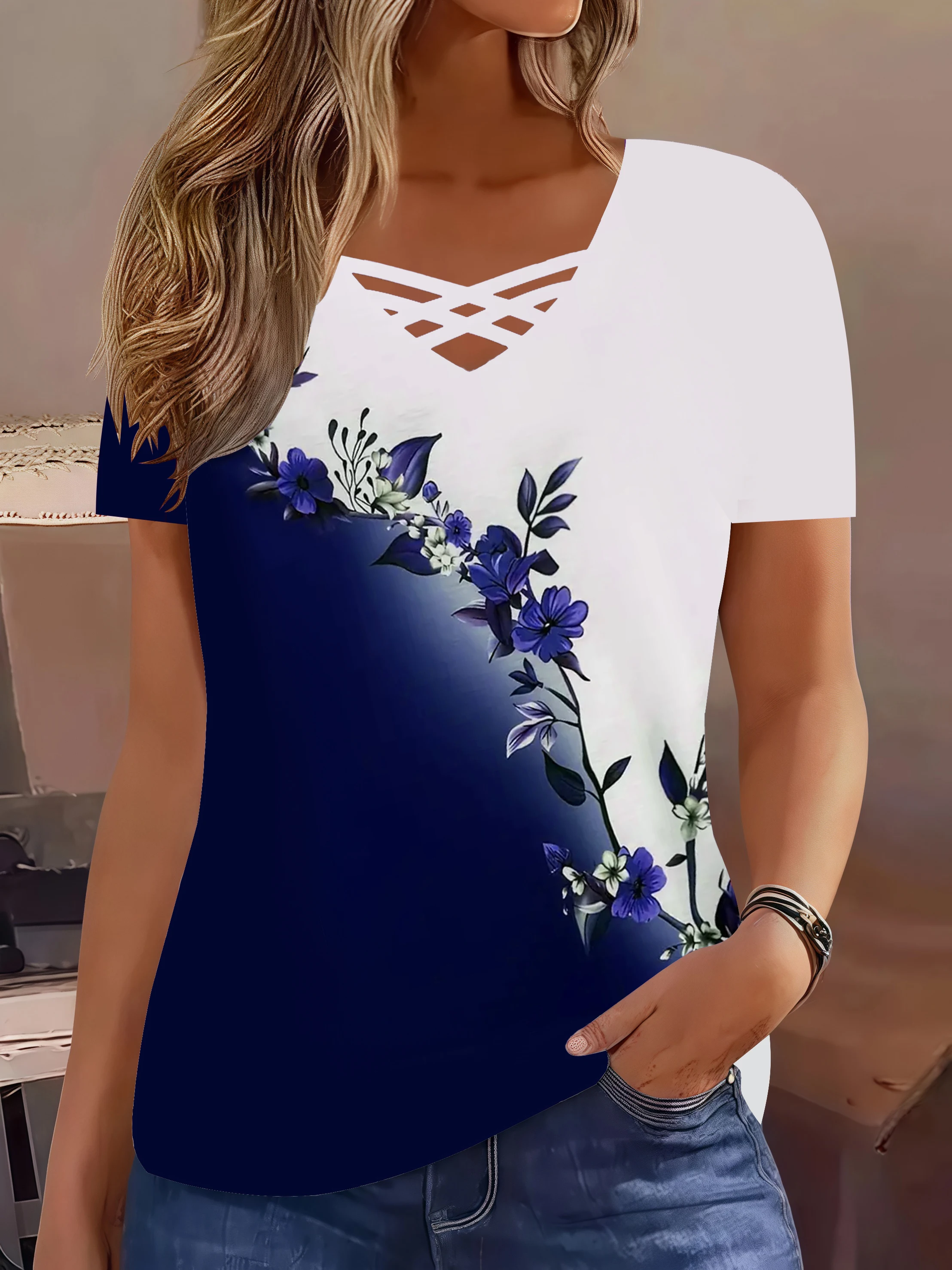 Cross Strap Floral Print V-Neck T-Shirt - Plus Size Summer Blouse for Women, Elegant Casual Top with Floral Pattern
Cross Strap Floral Print V-Neck T-Shirt - Plus Size Summer Blouse for Women, Elegant Casual Top with Floral Pattern