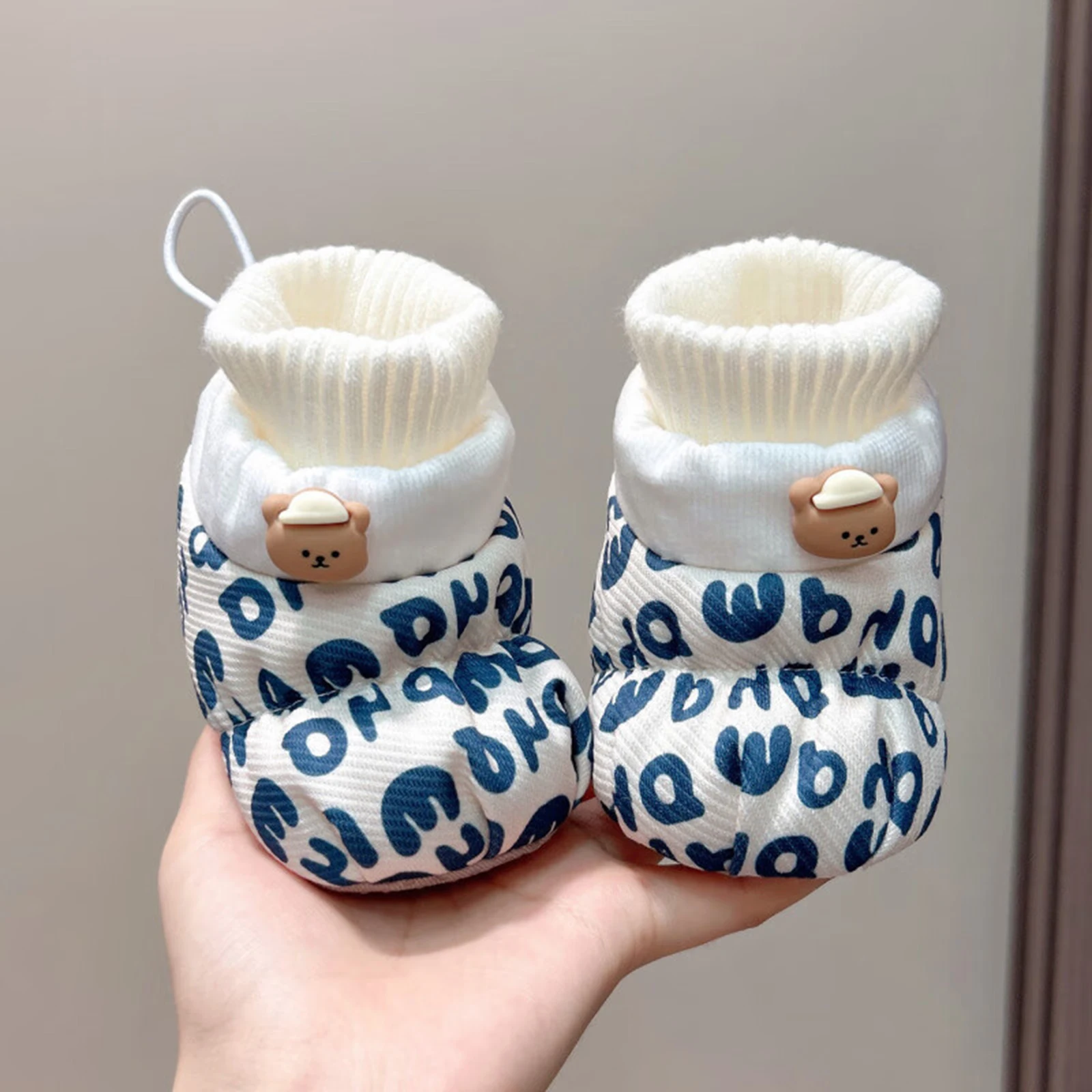 Обувь на мягкой подошве для маленьких мальчиков и девочек 0-12 месяцев с вязаными манжетами, обувь на плоской подошве для новорожденных, пинетки для первой ходьбы
Обувь на мягкой подошве для маленьких мальчиков и девочек 0-12 месяцев с вязаными манжетами, обувь на плоской подошве для новорожденных, пинетки для первой ходьбы