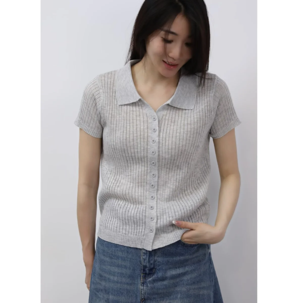 Summer Simple Japanese Style Lapel Knitted Cardigan Women's Short-Sleeved Polo Top Casual Comfortable and Versatile Thin Sweater
Summer Simple Japanese Style Lapel Knitted Cardigan Women's Short-Sleeved Polo Top Casual Comfortable and Versatile Thin Sweater