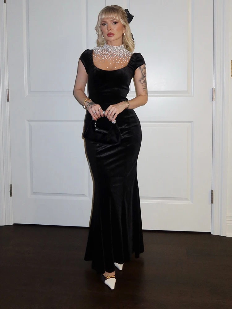 Elegant Black Velvet Mermaid Gown with Pearl Neckline Mesh Patchwork Square Collar Backless Formal Events Christmas Prom Gown
Elegant Black Velvet Mermaid Gown with Pearl Neckline Mesh Patchwork Square Collar Backless Formal Events Christmas Prom Gown