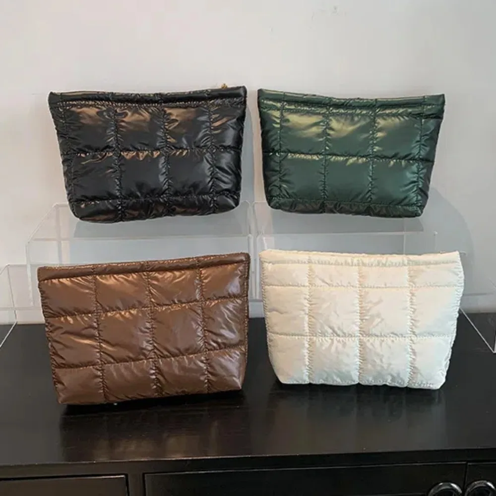 Zipper Cotton Filled Puffer Pouch PU Leather Large Capacity Puffer Padded Makeup Bag Waterproof Sewn Thick Plaid Clutch Bag Work
Zipper Cotton Filled Puffer Pouch PU Leather Large Capacity Puffer Padded Makeup Bag Waterproof Sewn Thick Plaid Clutch Bag Work
