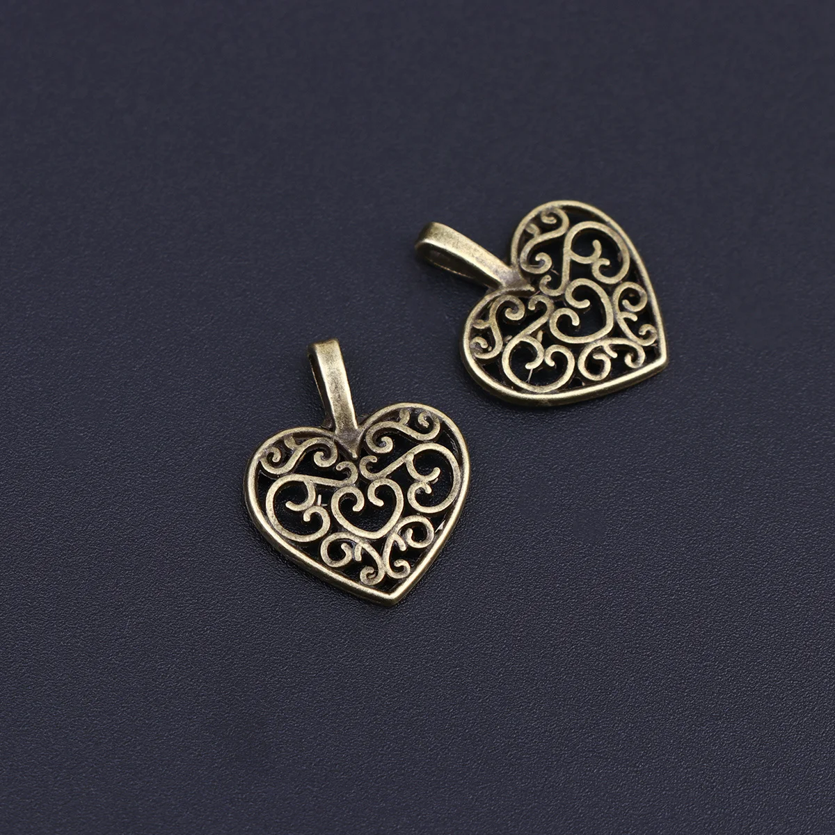 100Pcs Hollow-Out Alloy Heart Pendant Charms Retro Style DIY Necklace Bracelet Keychain Jewelry Making Craft Accessories
100Pcs Hollow-Out Alloy Heart Pendant Charms Retro Style DIY Necklace Bracelet Keychain Jewelry Making Craft Accessories