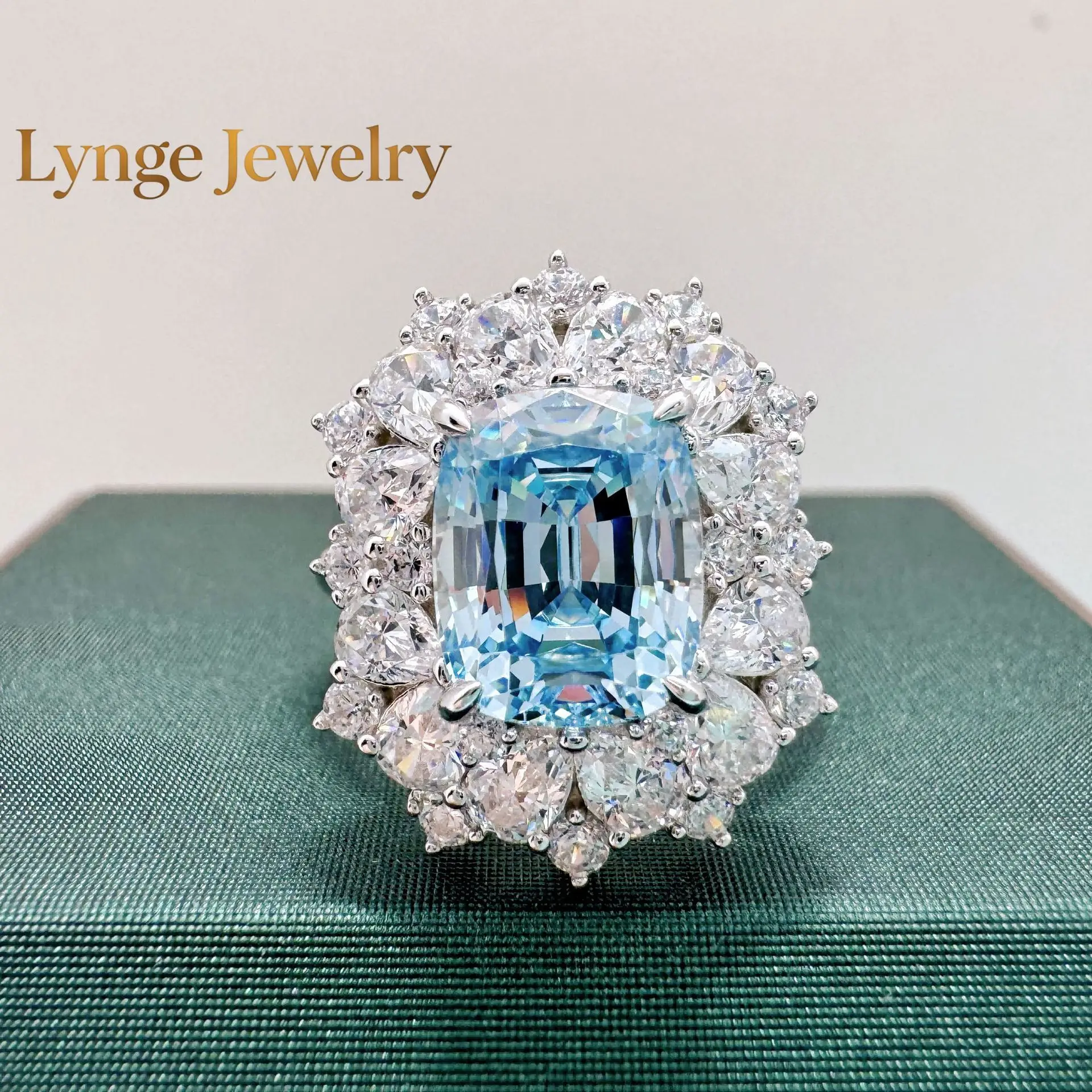 Lynge Jewelry 4ct Aquamarine Moissanite Ring for Women, PT950 Platinum Setting, Clear Hue & Dazzling Shine, Versatile
Lynge Jewelry 4ct Aquamarine Moissanite Ring for Women, PT950 Platinum Setting, Clear Hue & Dazzling Shine, Versatile