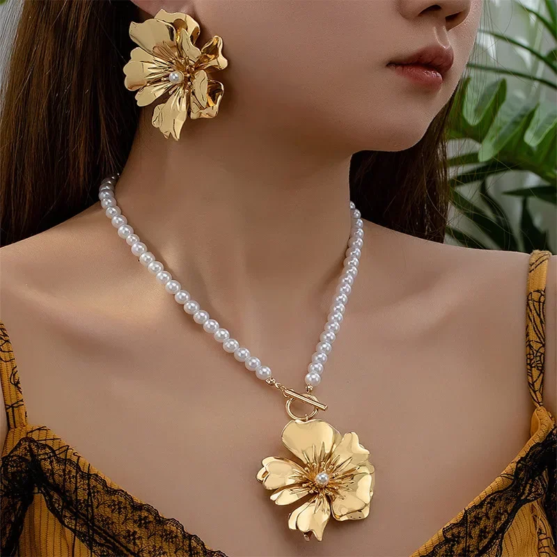 2PCS Personality Trendy Gold-plated Metallic Flower Necklace for Women Wedding Minimalist Fashionable Flower Earring Jewelry Set
2PCS Personality Trendy Gold-plated Metallic Flower Necklace for Women Wedding Minimalist Fashionable Flower Earring Jewelry Set