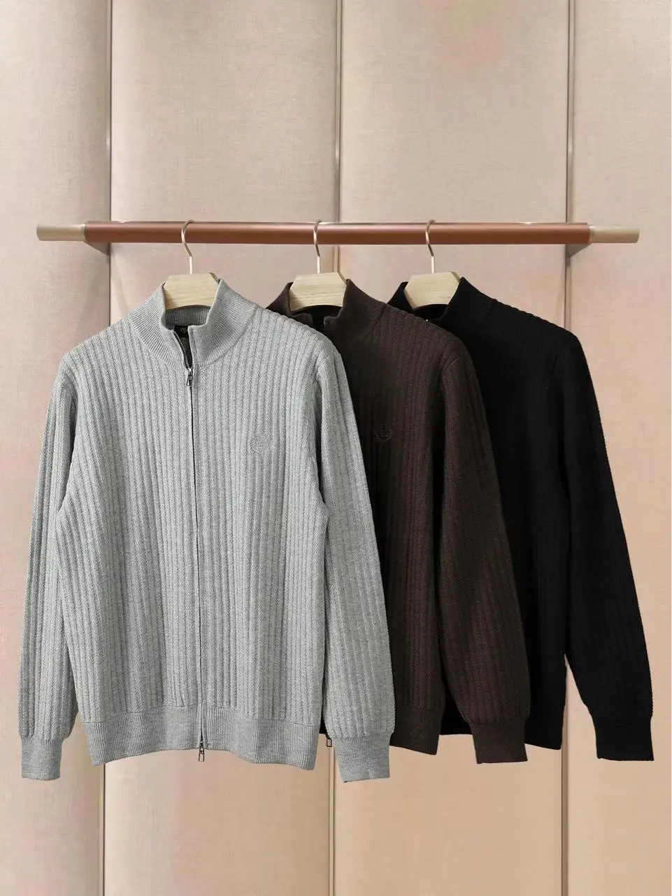 Men's Loro High-End Wool Full Zip Sweater Jaet Casual Ele Design Suitable for Busin And Leisure Youth Inner Wear
Men's Loro High-End Wool Full Zip Sweater Jaet Casual Ele Design Suitable for Busin And Leisure Youth Inner Wear