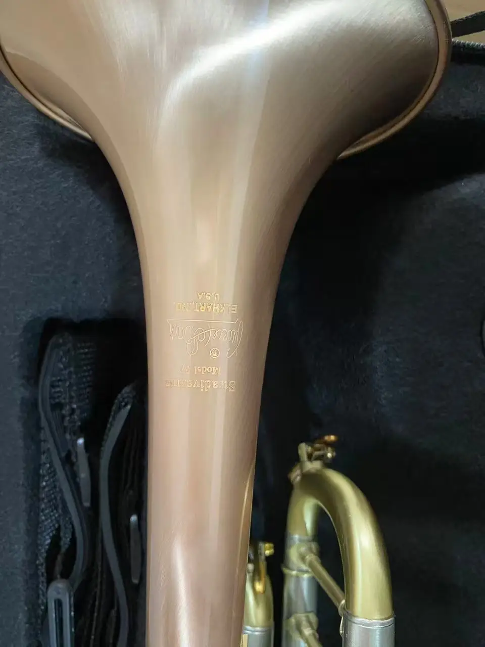 High quality antique matte brushed 180s-37 type trumpet B-flat craftsmanship exquisite professional playing instrument
High quality antique matte brushed 180s-37 type trumpet B-flat craftsmanship exquisite professional playing instrument