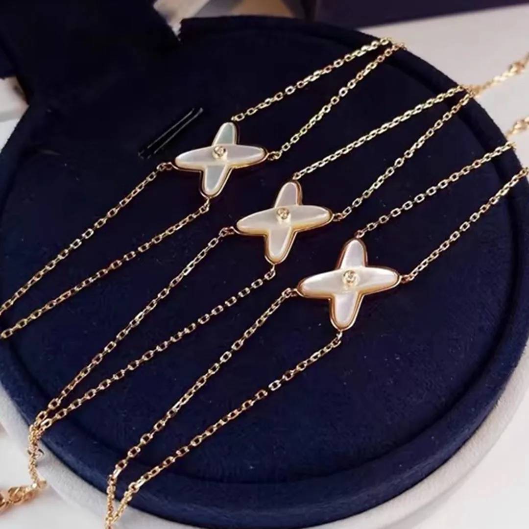 Fashionable Double-Layer Chain 925 Sterling Silver Women's Bracelet, Delicate And Glossy Daily Wear Accessory.
Fashionable Double-Layer Chain 925 Sterling Silver Women's Bracelet, Delicate And Glossy Daily Wear Accessory.