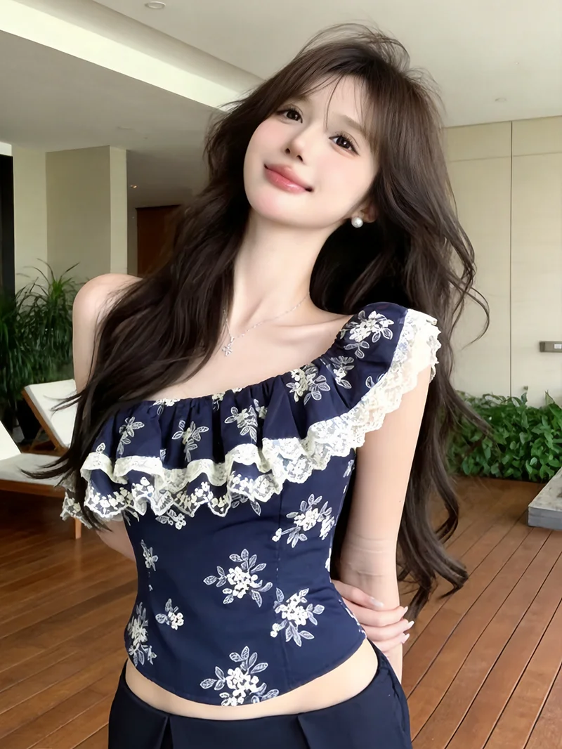 Retro Floral Asymmetrical Shoulder T-Shirt Women's Summer Slimming Short Style Korean Standard Fit Breathable Skin-Friendly
Retro Floral Asymmetrical Shoulder T-Shirt Women's Summer Slimming Short Style Korean Standard Fit Breathable Skin-Friendly