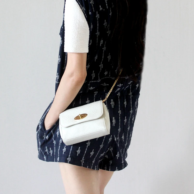 Женская сумка через плечо из мягкой кожи с верхним слоем для женщин, маленький размер, ремешок-цепочка Briti Sle
Женская сумка через плечо из мягкой кожи с верхним слоем для женщин, маленький размер, ремешок-цепочка Briti Sle