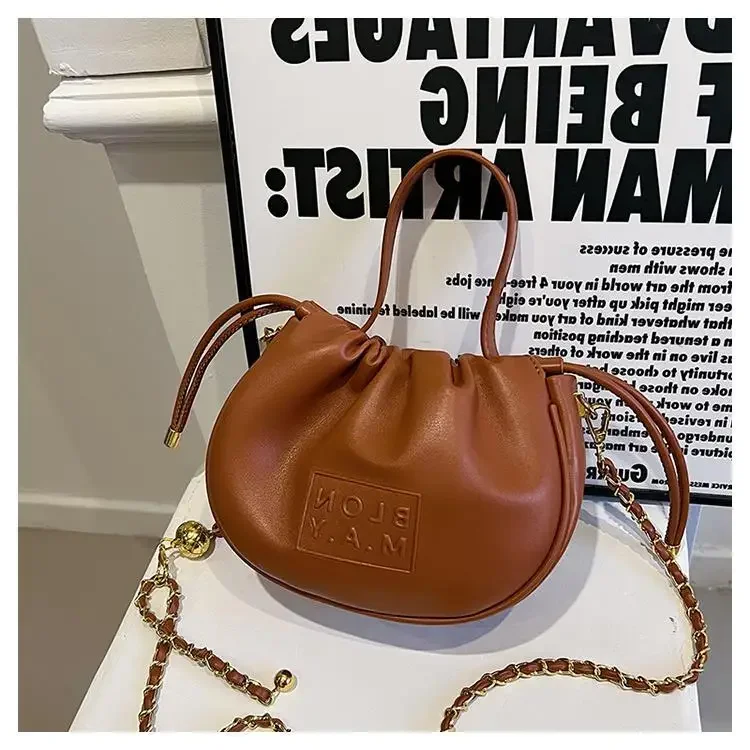 Современная скрытая боковая сумка простой и элегантный универсальный женский мешок-мешок - новинка весны-лета 2023 года, высококачественная плиссированная сумка
Современная скрытая боковая сумка простой и элегантный универсальный женский мешок-мешок - новинка весны-лета 2023 года, высококачественная плиссированная сумка