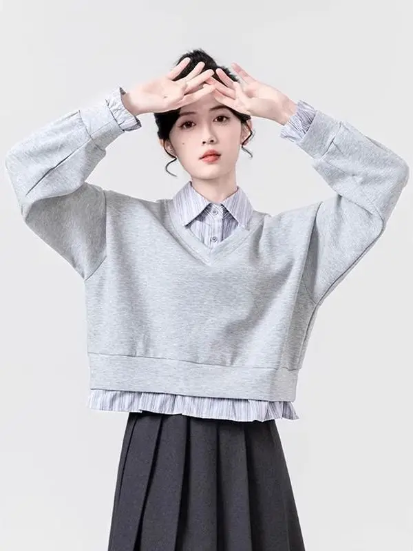 Gray Fake Two-Piece Hoodie Women Spring Autumn 2026 New Sense Patchwork Striped Shirt Collar Overhead Short Korean Style Top
Gray Fake Two-Piece Hoodie Women Spring Autumn 2026 New Sense Patchwork Striped Shirt Collar Overhead Short Korean Style Top