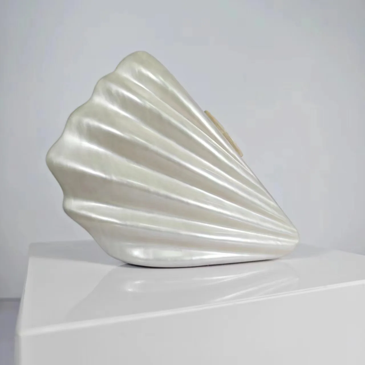 2024 Women's European and American New Shoulder Oblique Span Bag Fan Shell Acrylic Bag Fashion Wedding Dinner Clutch Bag
2024 Women's European and American New Shoulder Oblique Span Bag Fan Shell Acrylic Bag Fashion Wedding Dinner Clutch Bag